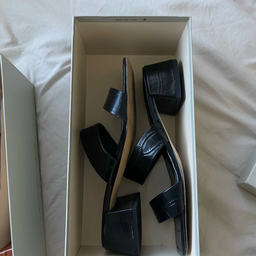 Marc fisher sandal in black worn once - Picture 3 of 4